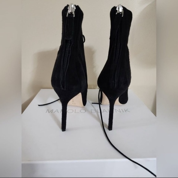 Manolo Blahnik Black Suede Lace-Up Bootie – New Blahnik suede lace-up bootie - Picture 5 of 7